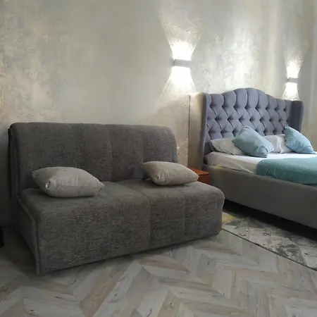 з виглядом на історичний центр львова לבוב