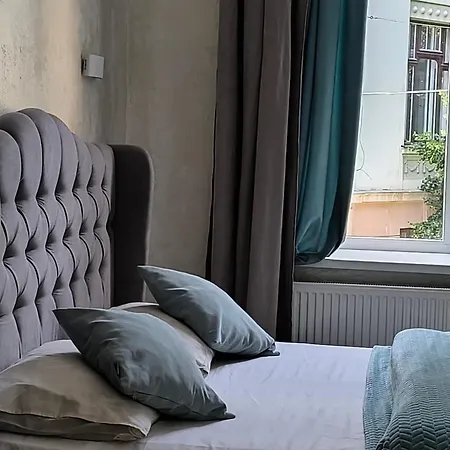 з виглядом на історичний центр львова * לבוב