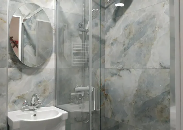 з виглядом на історичний центр львова *