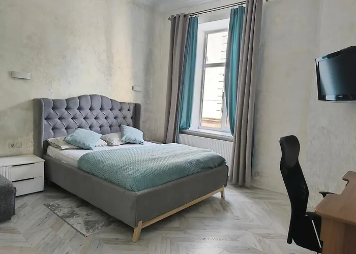 з виглядом на історичний центр львова Lviv